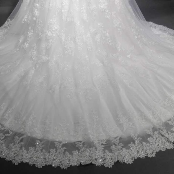 #LaToria Off the shoulder a-line bridal gown - Picture 2 of 6